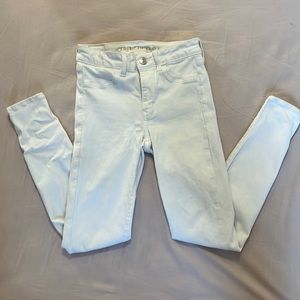 White American Eagle skinny jeans